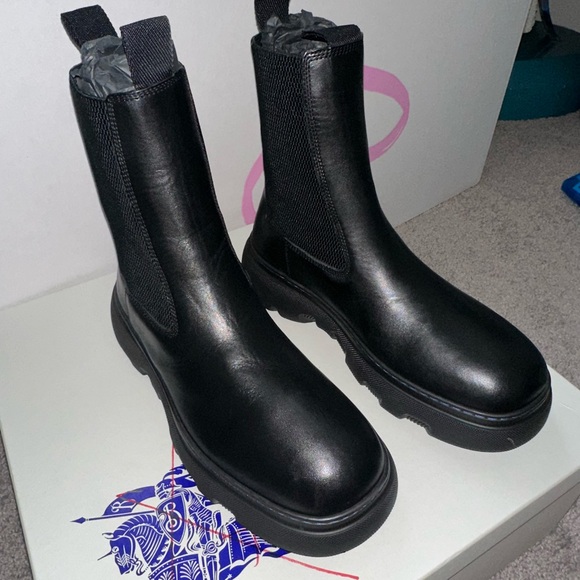 Burberry Black Leather Chelsea Boots - Picture 1 of 5